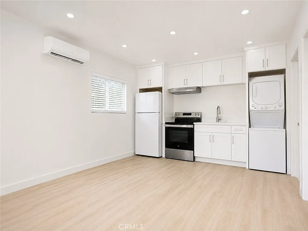 1 bed, 426 sqft, $2,200 — Photo 3