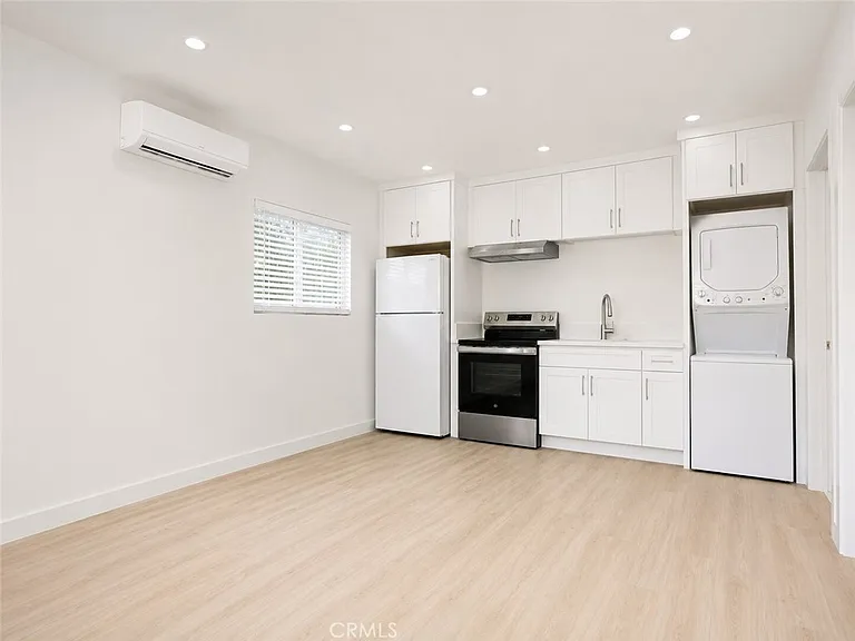 7649 Paso Robles Ave — Photo 3