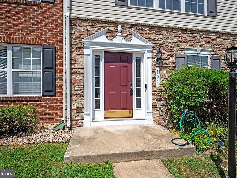104 Stingray Ct — Photo 2