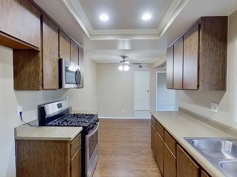 401 Beach Blvd - El Pueblo Apartments — Photo 40