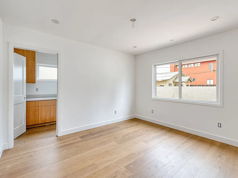 4285 La Salle Ave — Photo 7