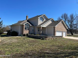 2166 Noahs Ark Ln, Carthage, MO 64836