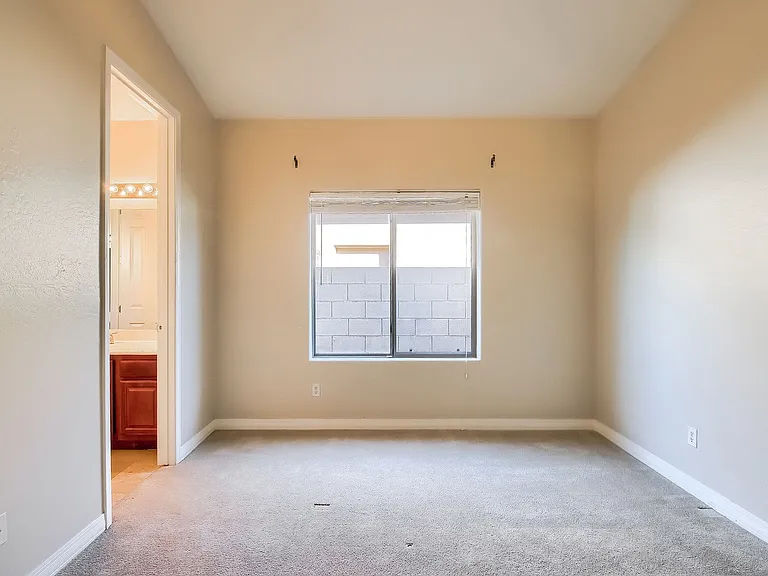 9007 S 10th Dr — Photo 16