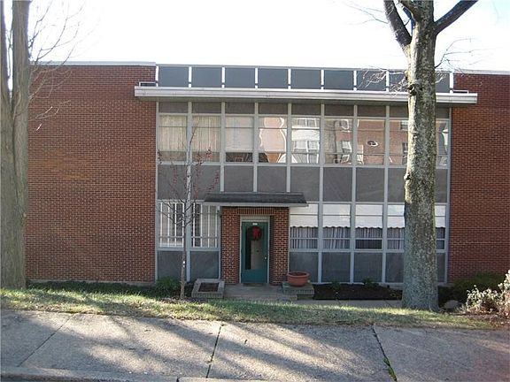 2nd image of 622A Park Ln