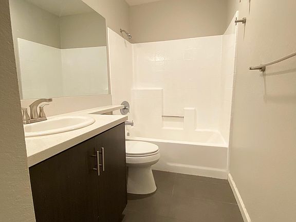 4th image of 4454 Dawson Ave #1