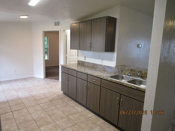 5th image of 446 Elsie Ave