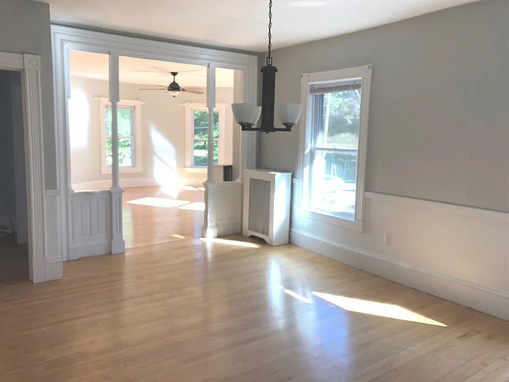 3 bed, 1.0 bath, 2200 sqft, $2,900 — Photo 4