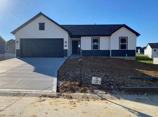 591 Lakewood Dr, Moscow Mills, MO 63362