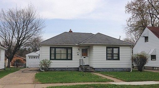 1st image of 3122 Montrose Ave