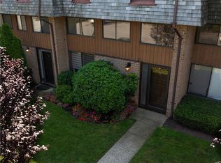 17 The Hamlet, Pelham, NY 10803