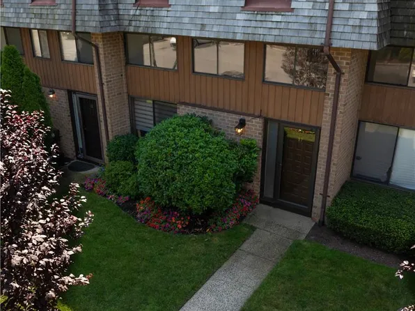 17 The Hamlet, Pelham, NY 10803