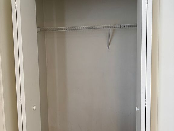3rd image of 498 E Nixon Ave