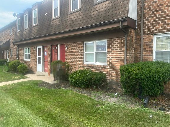 2nd image of 825 Henri Ct