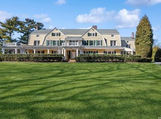 7 Carteret Pl, Garden City, NY 11530