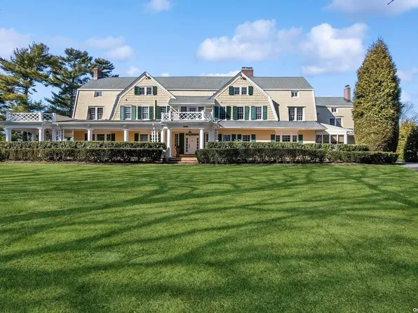 7 Carteret Place, Garden City, NY 11530