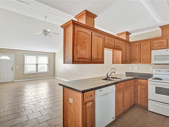 5th image of 136 Joshua Cir