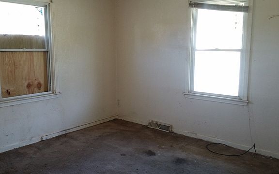 3rd image of 4002 Monroe Ave