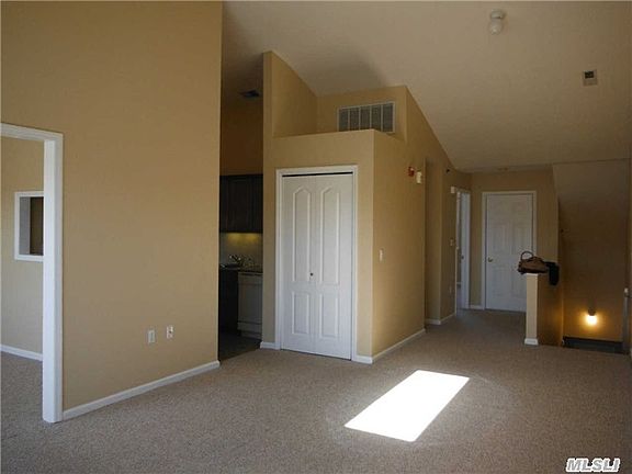 5th image of 1004 Constance Ln