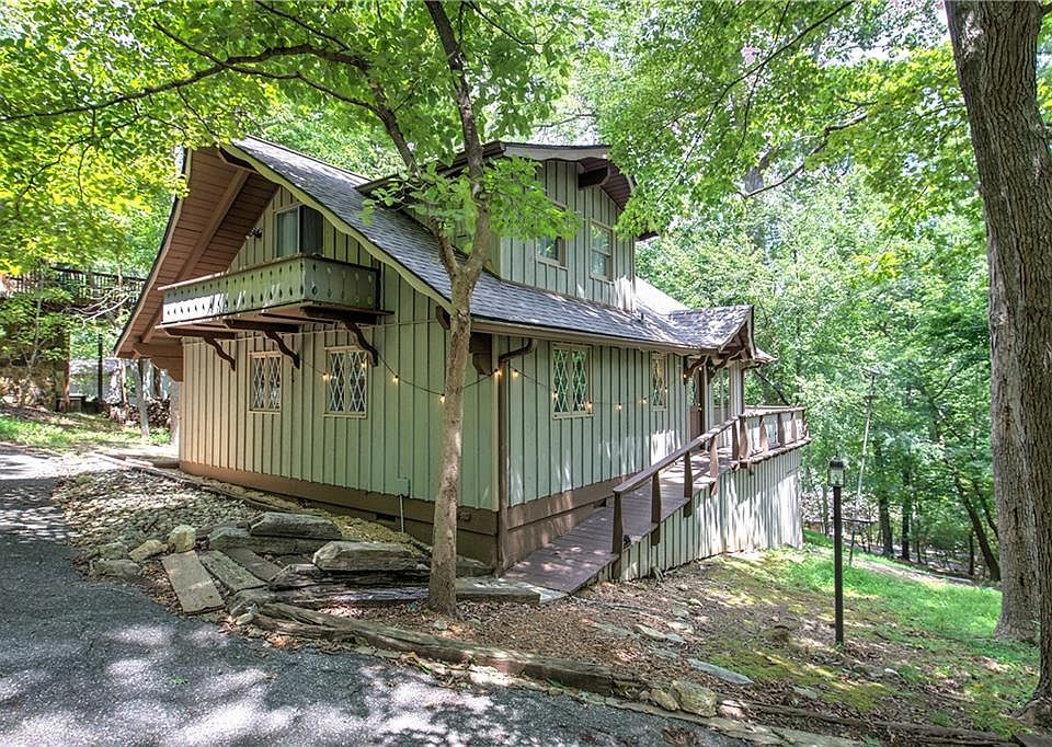 1st image of 298 Lake View Trce