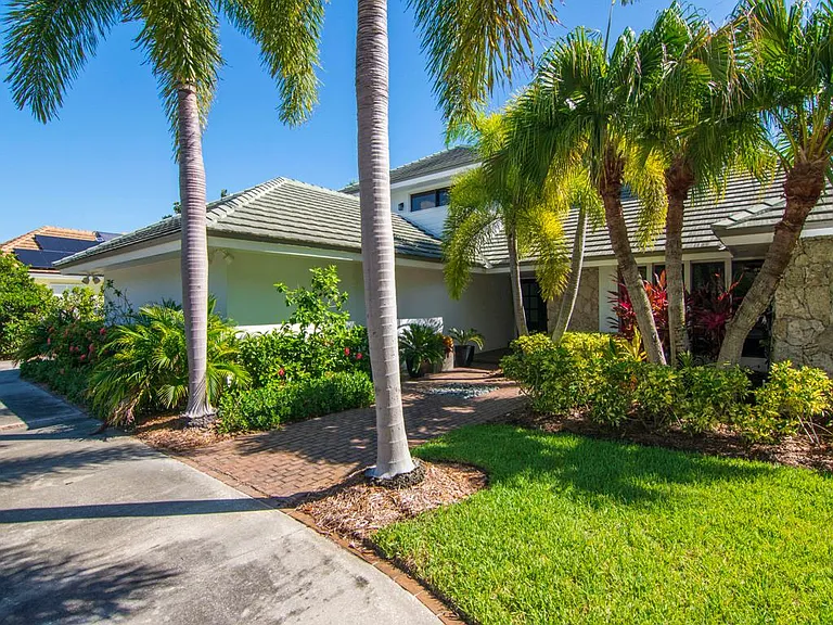 245 Springline Dr — Photo 32