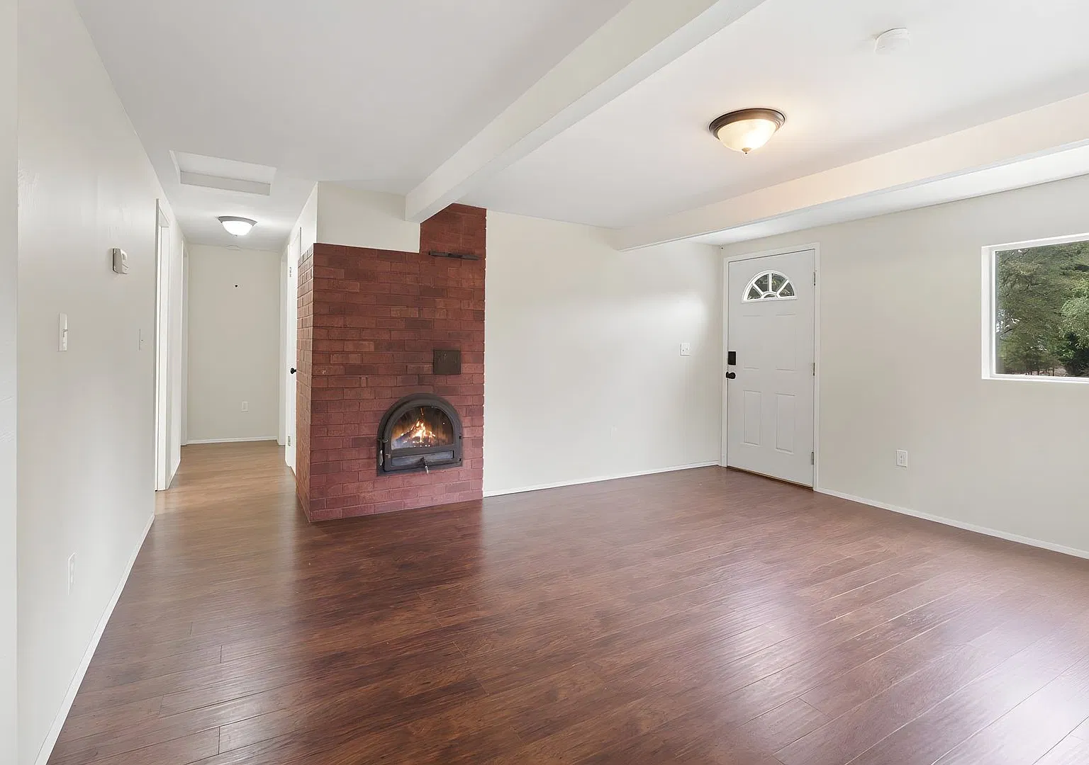 Beautiful freshly remodeled 3 bedroom house on a huge lot in an excellent neighborhood — Photo 4