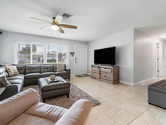 5th image of 433 E Shadyside Cir