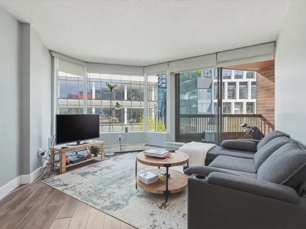 950 Drake St #407, Vancouver, BC V6Z 2B9