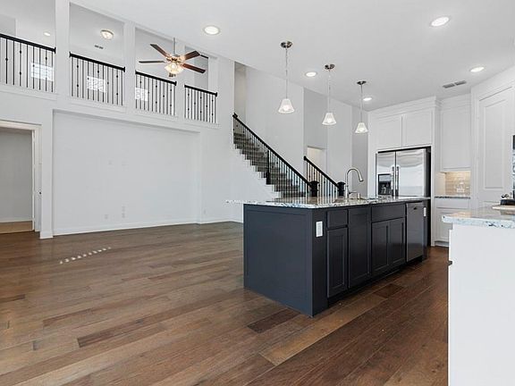 3rd image of 15753 Coral Tree Ln