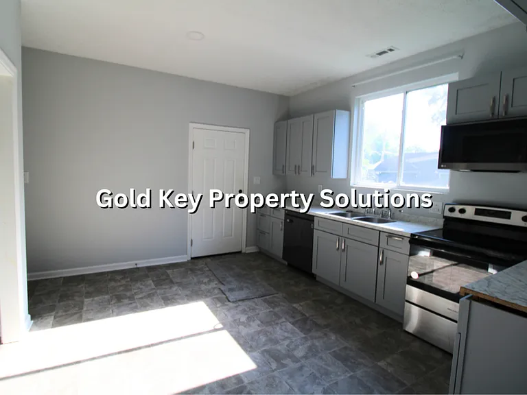 508 W Monroe St — Photo 11