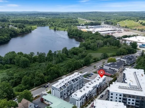 196 Gardner St #196, West Roxbury, MA 02132