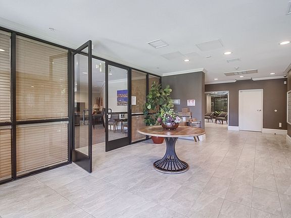 4th image of 1480 Broadway #2201