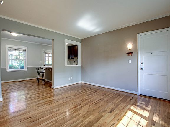5th image of 306 E 12th St APT A