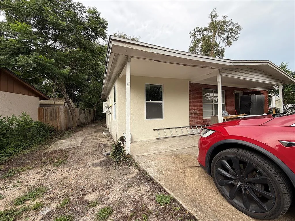 4 bed, 2.0 bath, 1100 sqft, $2,199 — Photo 1