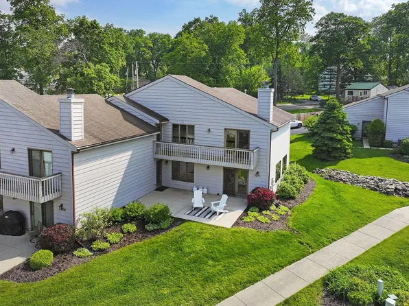 1611 Westbank CIRCLE, Delavan, WI 53115