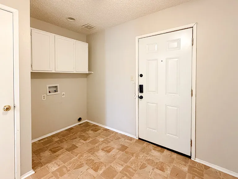 333 Charles St — Photo 11