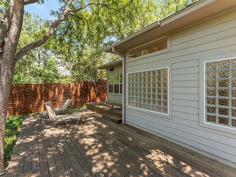 1621 Maggie Mayes St — Photo 33