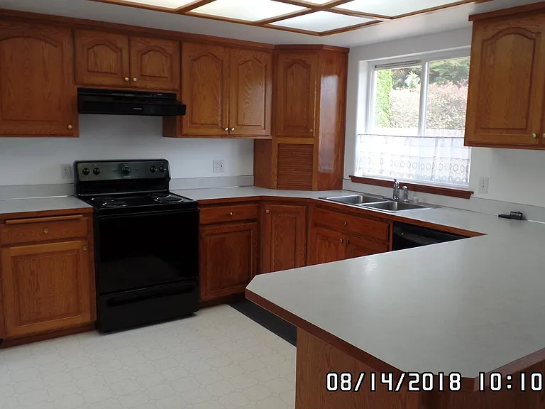 942 E Willow St — Photo 9