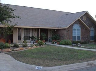 850 Airline Dr, Uvalde, TX 78801