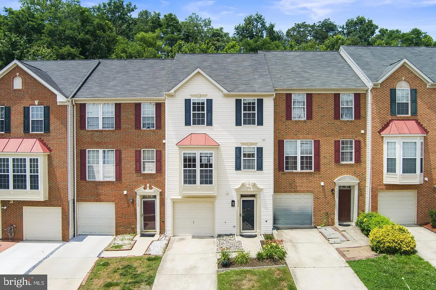 3 bed, 4.0 bath, 2036 sqft, $3,000 — Photo 1
