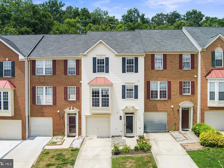 4004 Meadow Trail Ln — Photo 1