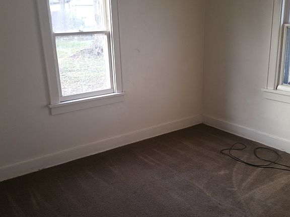 4th image of 2327 N Flora Ave #House