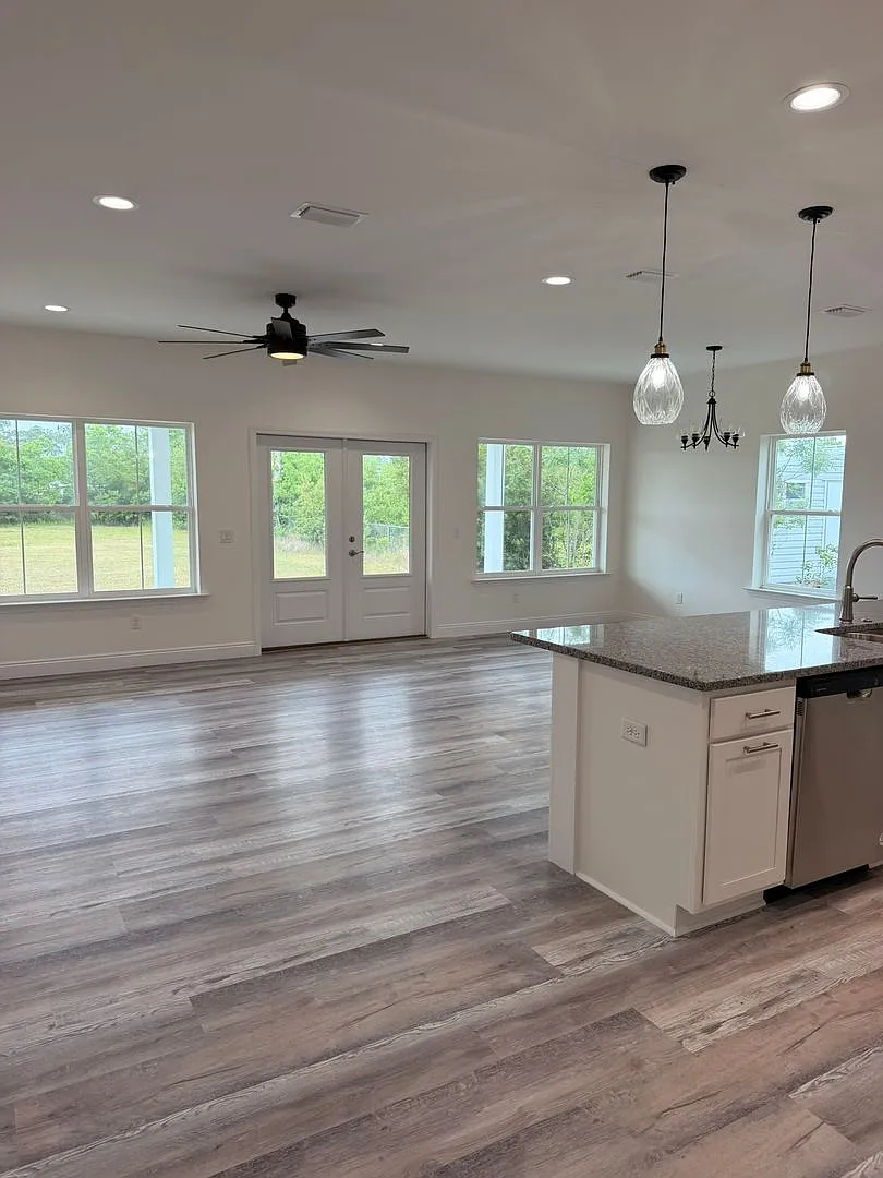Building Photo - 913 Plantation Dr