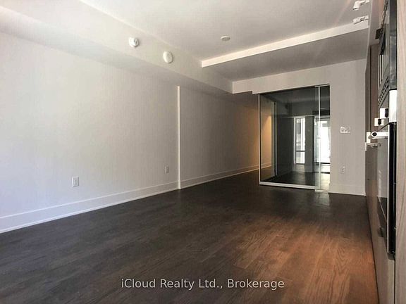 4th image of 955 Bay St #715