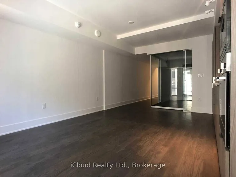 955 Bay St #715 — Photo 4