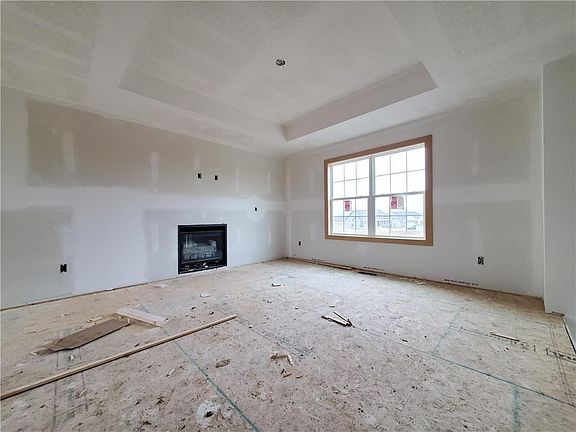 3rd image of 708 SE Juniper Dr