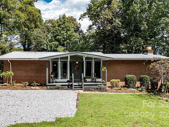 5th image of 247 Snyder Dr