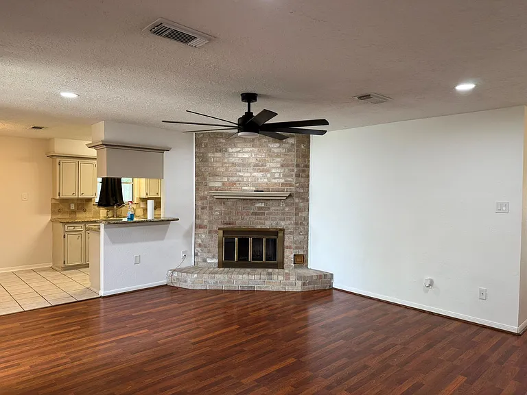 515 Tresvant Dr — Photo 3