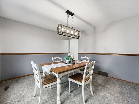 5th image of 3905 Riverside Dr NE