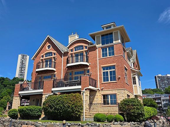 3rd image of 25 Moorings Ln