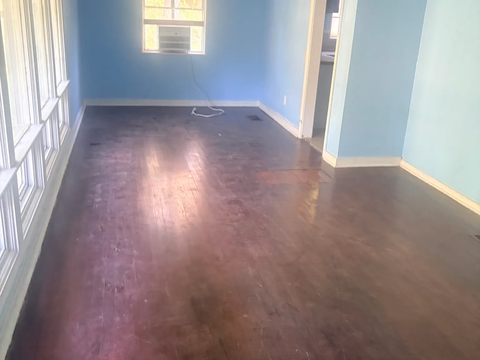 4 bed, 2000 sqft, $1,267 — Photo 2